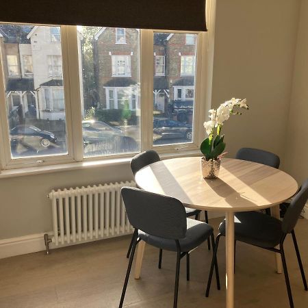 Splendid 2 Bed Flat With Private Terrace In Wimbledon - 2 The Queens Leilighet London Eksteriør bilde
