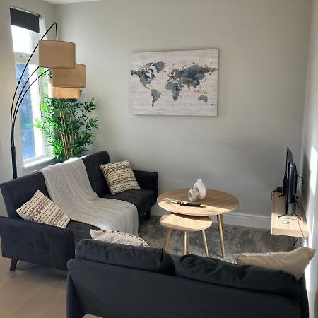 Splendid 2 Bed Flat With Private Terrace In Wimbledon - 2 The Queens Leilighet London Eksteriør bilde