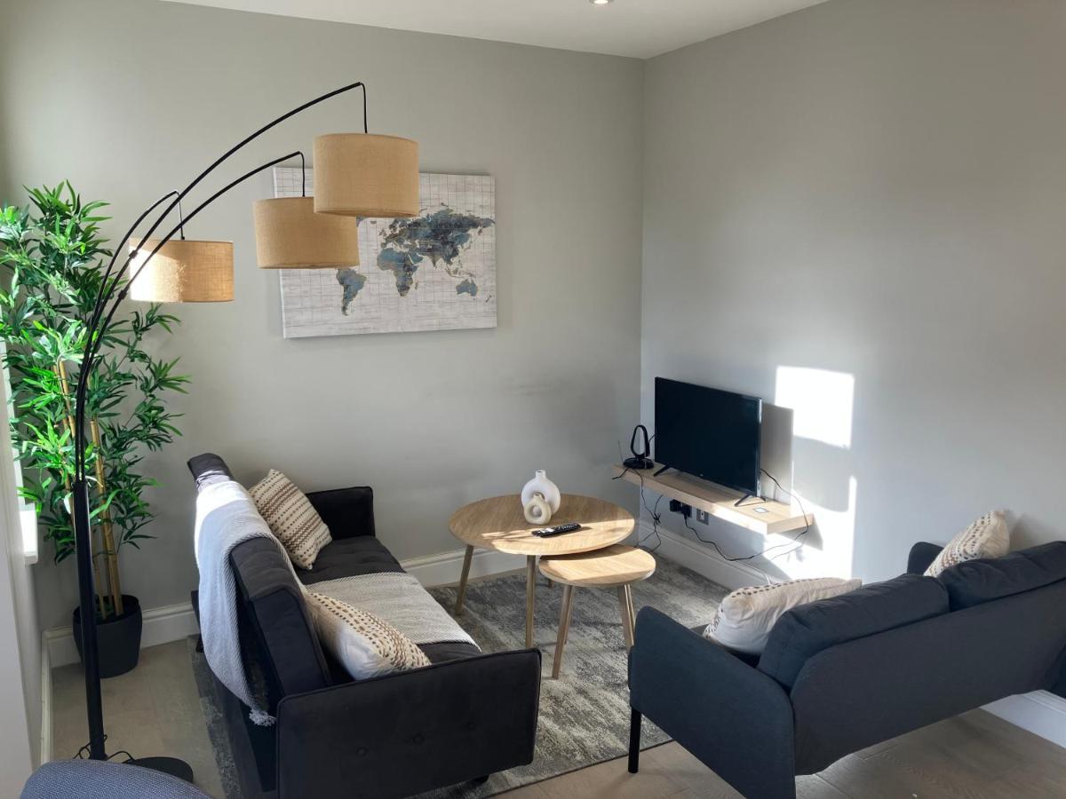 Splendid 2 Bed Flat With Private Terrace In Wimbledon - 2 The Queens Leilighet London Eksteriør bilde