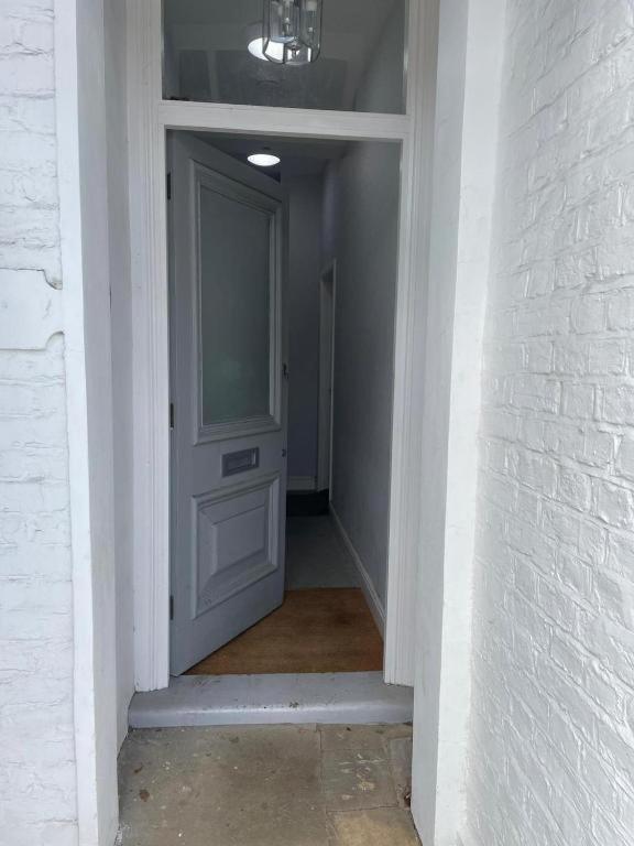 Splendid 2 Bed Flat With Private Terrace In Wimbledon - 2 The Queens Leilighet London Eksteriør bilde