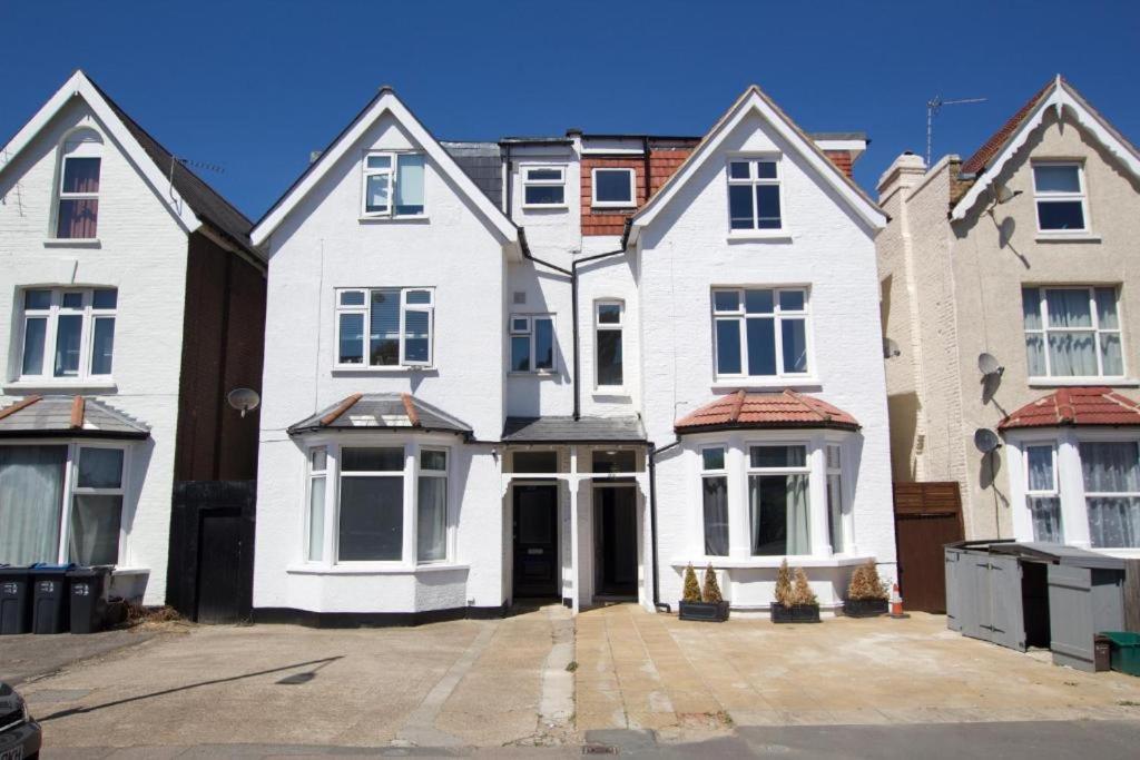 Splendid 2 Bed Flat With Private Terrace In Wimbledon - 2 The Queens Leilighet London Eksteriør bilde