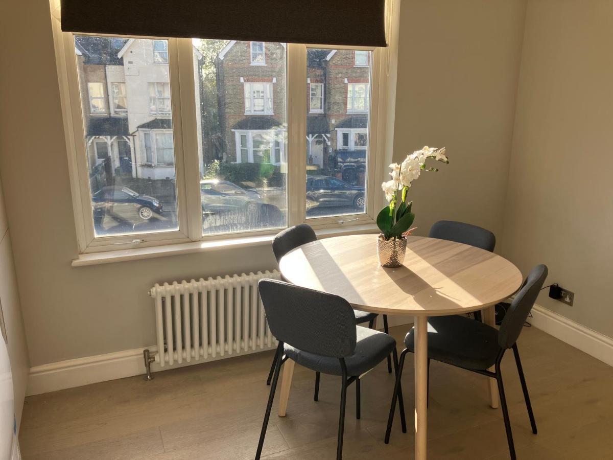 Splendid 2 Bed Flat With Private Terrace In Wimbledon - 2 The Queens Leilighet London Eksteriør bilde