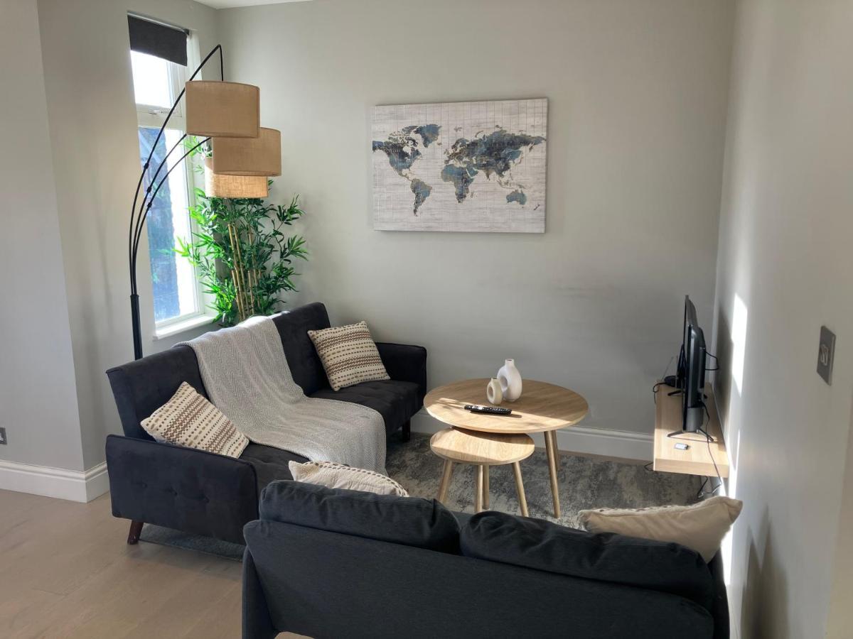 Splendid 2 Bed Flat With Private Terrace In Wimbledon - 2 The Queens Leilighet London Eksteriør bilde